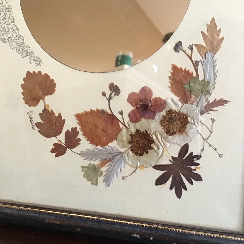 Vintage Framed Dry Flowers with Mirror (8”x6.5”)